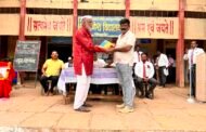 श्री गणेश विद्यालय, पिंपळनेर येथे गुरुपौर्णिमा उत्साहात साजरी; ग्रंथपाल अरुण गुजर यांच्याकडून ₹१० हजार किमतीची स्पर्धा परीक्षेची पुस्तके भेट