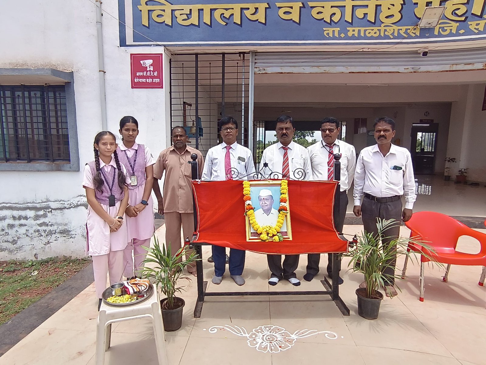 लोकनेते स्व. सूर्यकांतदादा माने-देशमुख यांच्या ८६व्या जयंतीनिमित्त अभिवादन; माळशिरस तालुक्याच्या विकासासाठी केलेले कार्य आजही स्मरणात