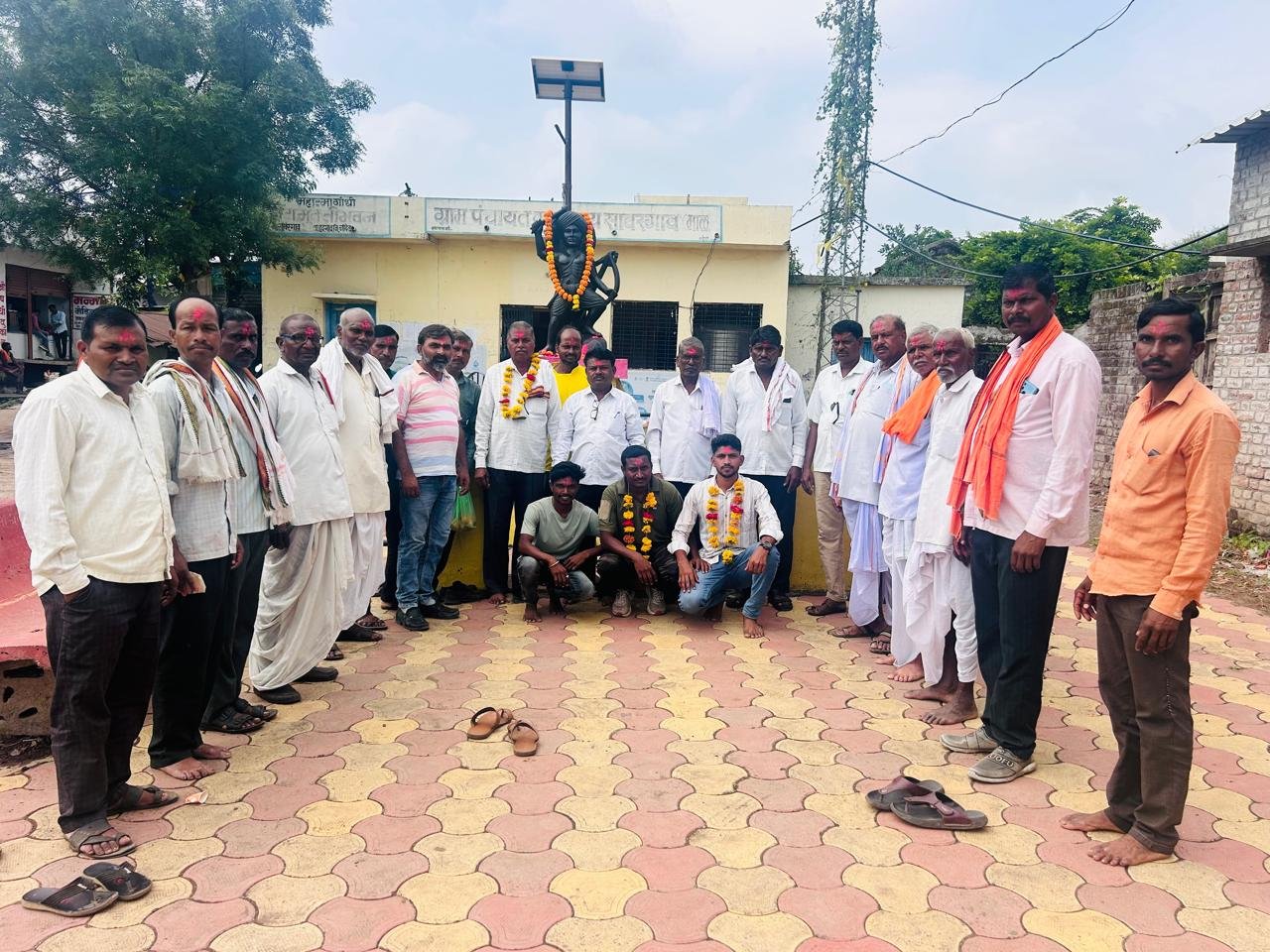 मौजे सावरगाव माळ ता.हादगाव जिल्हा नांदेड येथे आज दिनांक 9 ऑगस्ट 2026 रोजी जागतिक आदिवासी दिन क्रांतिसूर्य भगवान बिरसा मुंडा यांना अभिवादन करून साजरा करण्यात आला व गुणगौरव करण्यात आले