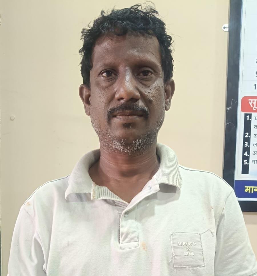 १२ वर्षांपासून न्यायालयीन पकड वॉरंटावर मिळून न येणाऱ्या आरोपीच्या अखेर मुसक्या आवळल्या;